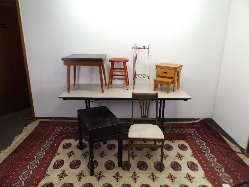 lot 33 image: Misc End Tables Etc.
