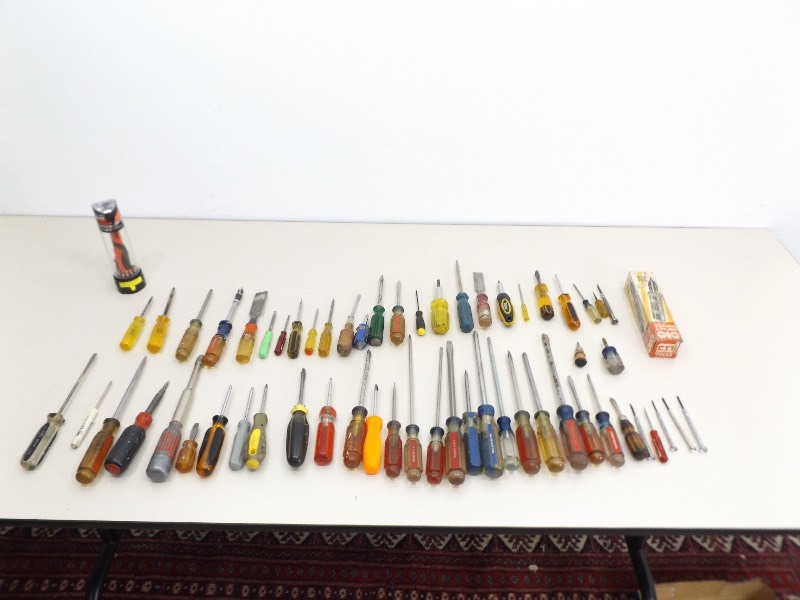lot 61 image: Large Lot of Screw Drivers