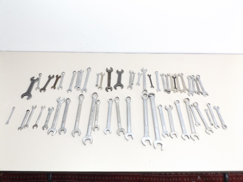 lot 62 image: Large Lot of Wrenches