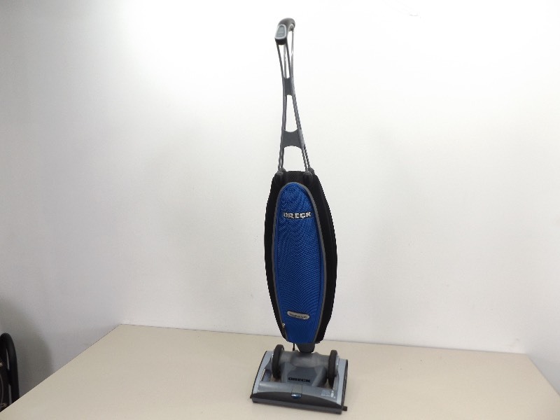 lot 73 image: WORKING Oreck Magnesium Vacuum Cleaner