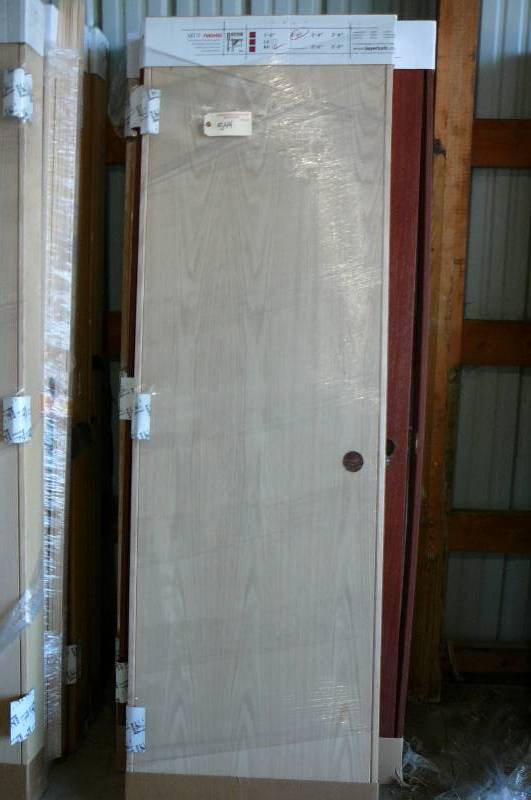 lot 544 image: Interior Door Prehung Oak