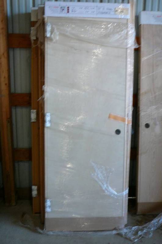 lot 548 image: Interior Door Prehung Maple
