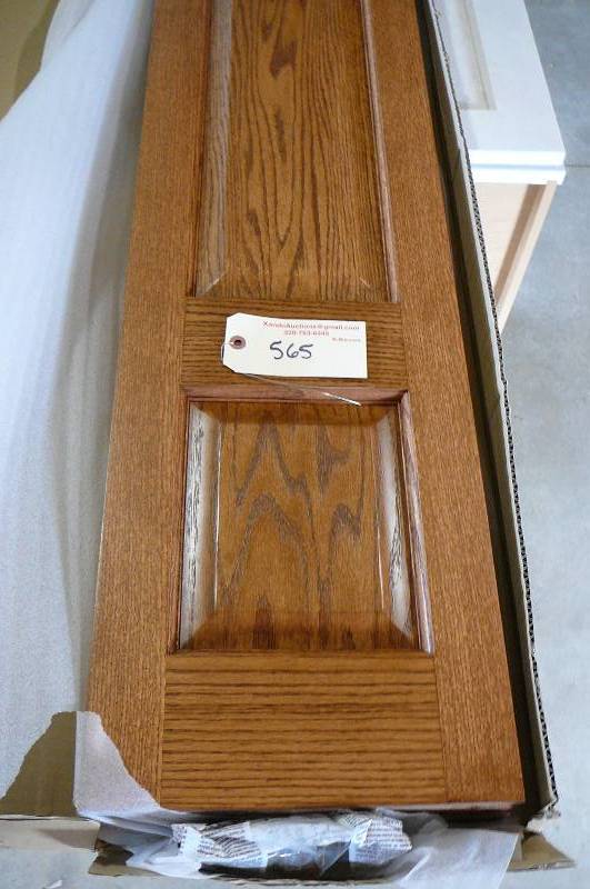 lot 565 image: Bifold Door Oak