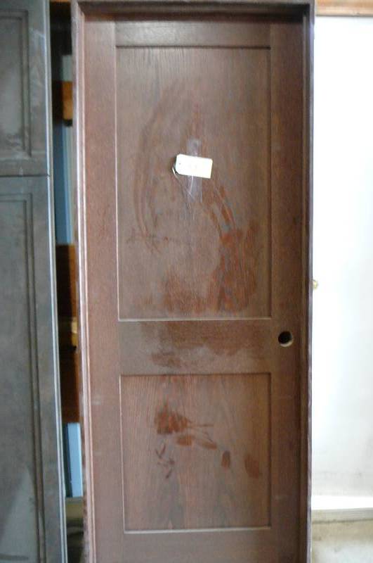 lot 570 image: Interior Door Prehung Oak