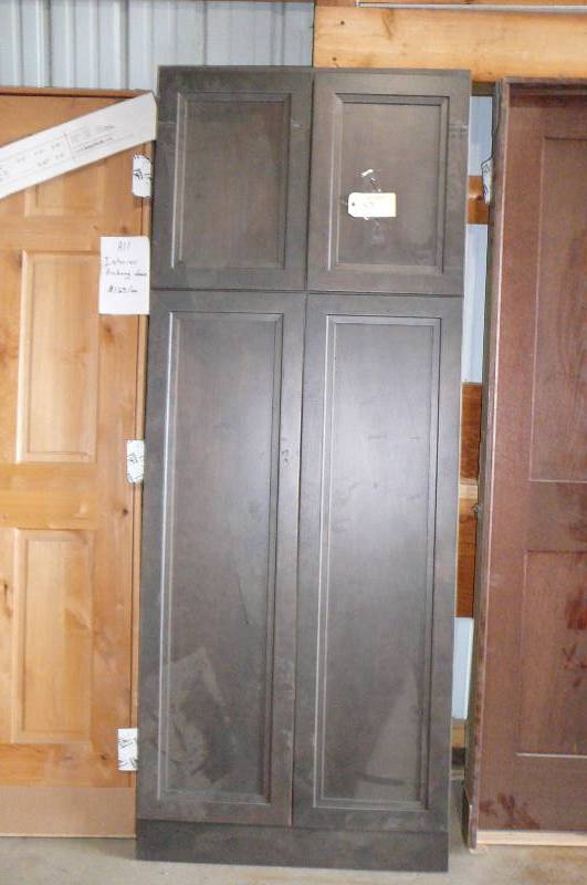 lot 571 image: Front Panel with Doors