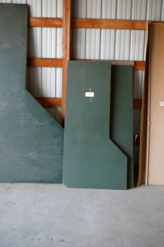 lot 595 image: Counter Tops- Green