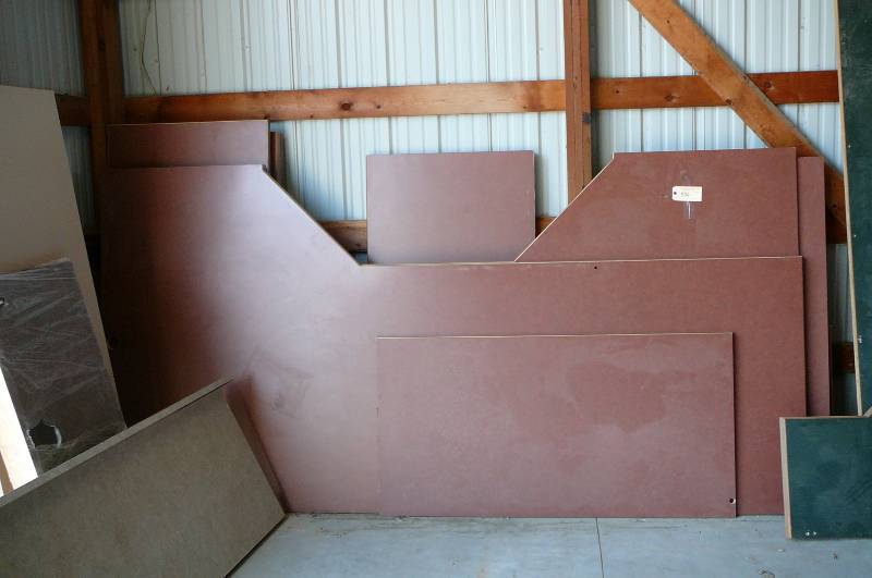 lot 596 image: Counter Tops (Service Counter) Maroon Color