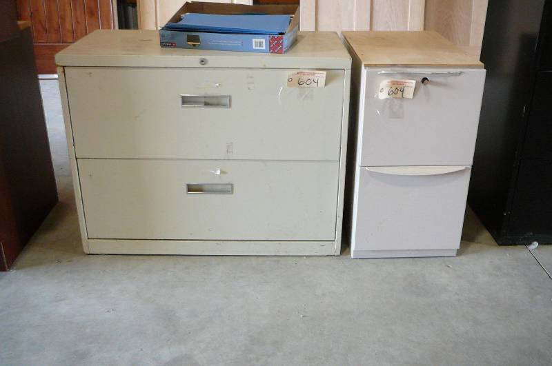 lot 604 image: File Cabinets- 2 drawers