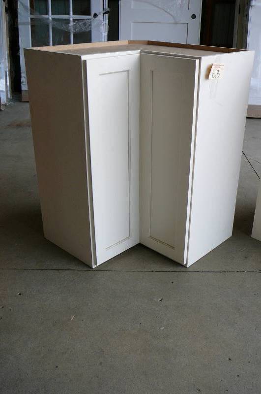 lot 613 image: Corner Cabinet-white