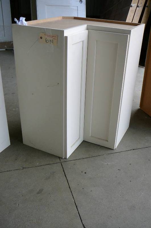 lot 614 image: White Corner Cabinet  27 x 27 x 36