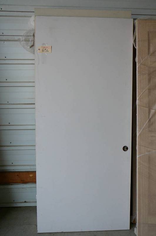 lot 636 image: Door- White
