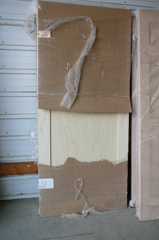 lot 638 image: Door- Poplar