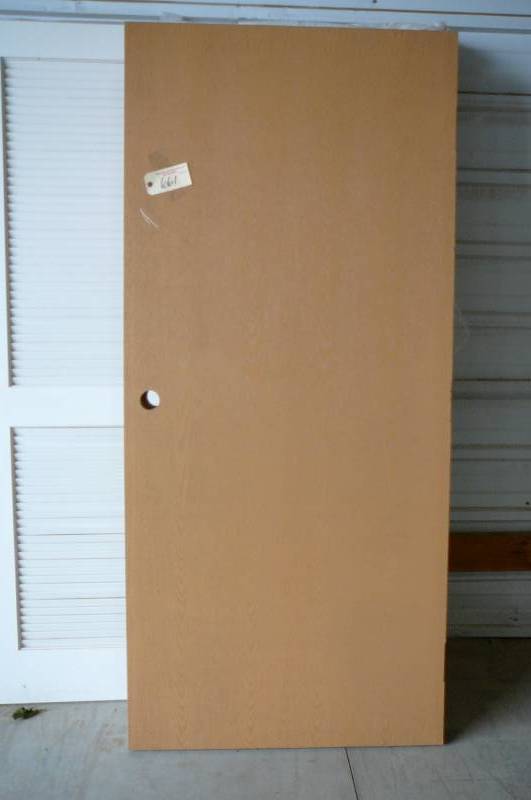 lot 661 image: Wood Door, solid core