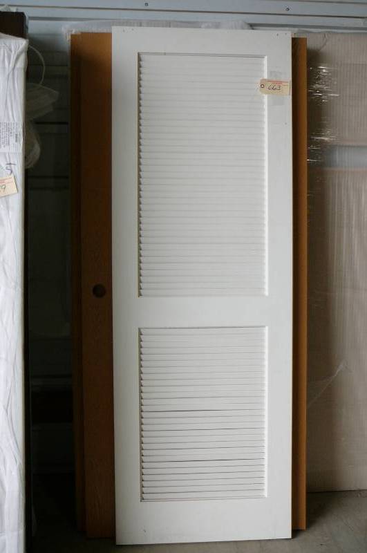 lot 663 image: Door- Closet Louver  White