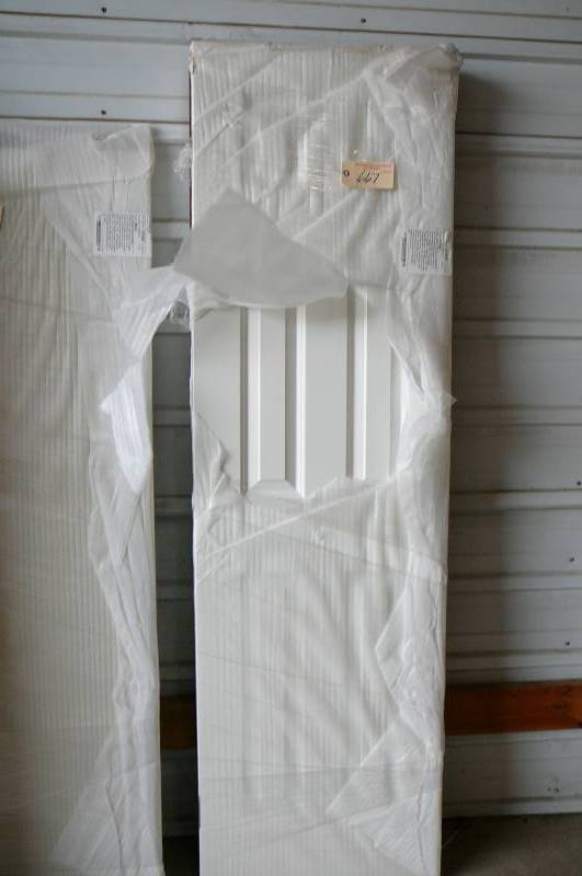 lot 667 image: Interior Door,  4 panel molded white