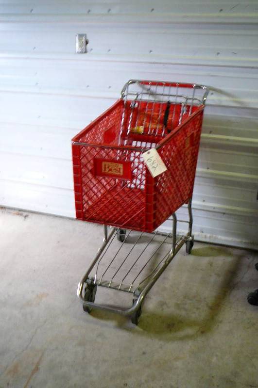 lot 682 image: Shopping Cart(grocery type)