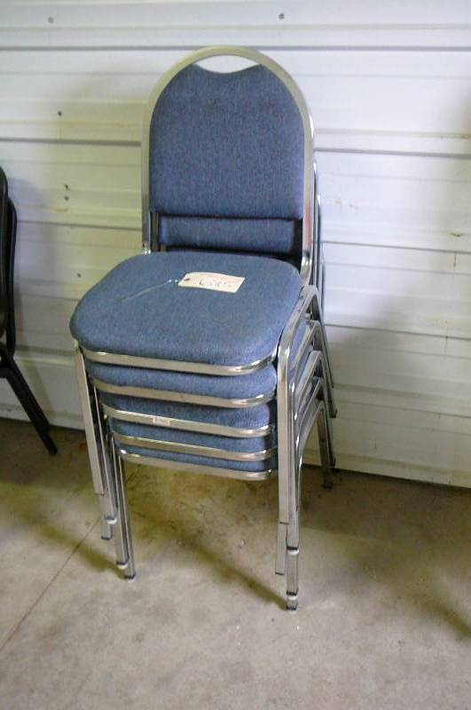 lot 685 image: 5 Chairs, stackable