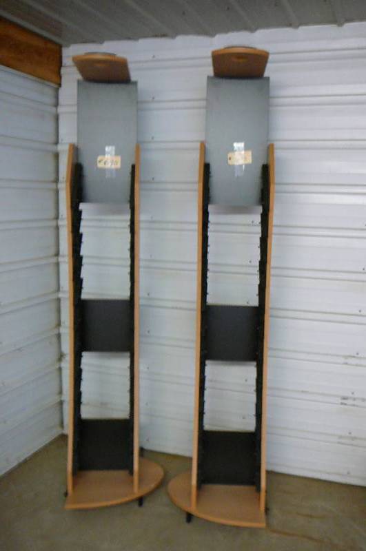 lot 690 image: Display Racks (2)