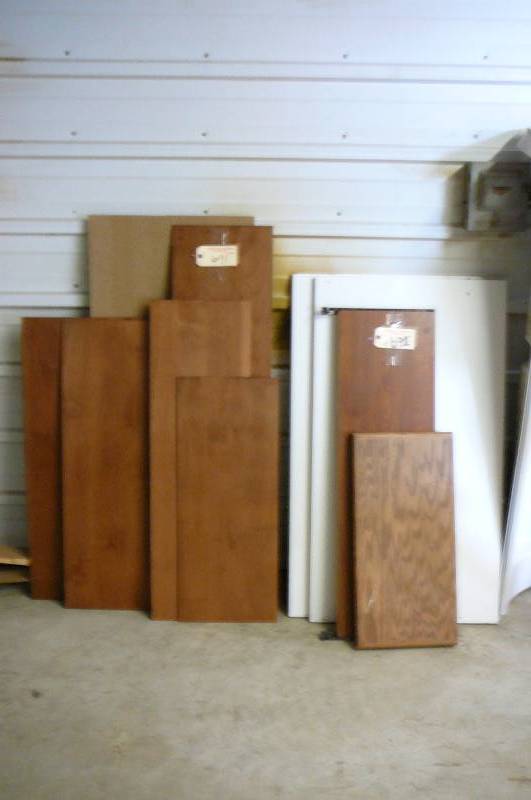 lot 691 image: Lot of Miscellaneous Shelves