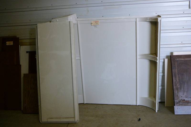 lot 692 image: Tub Surround, fiberglass
