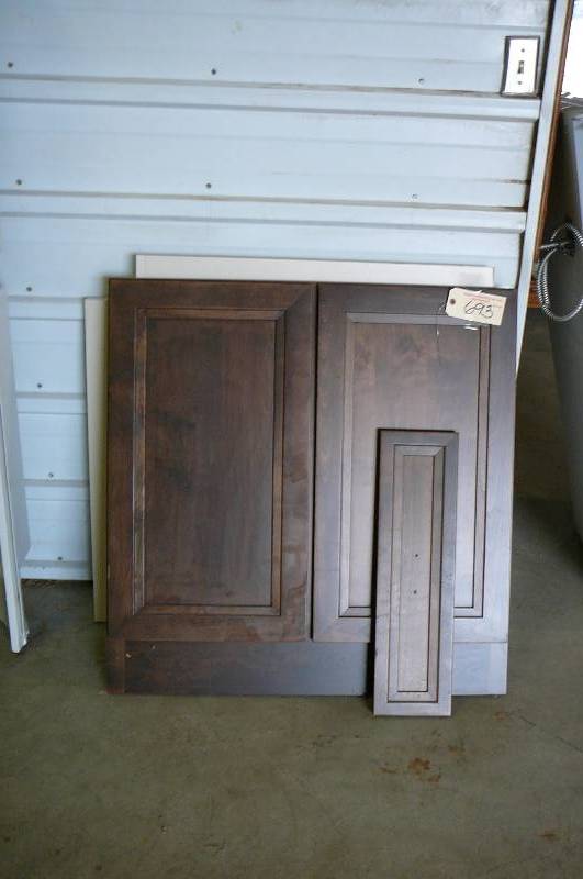 lot 693 image: Display wood 4 door panel & misc boards