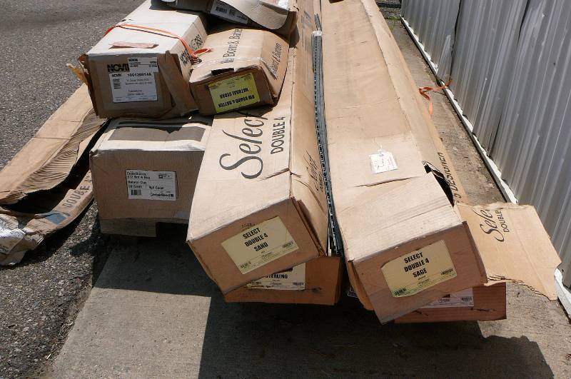 lot 772 image: Lot of Vinyl Sidding
