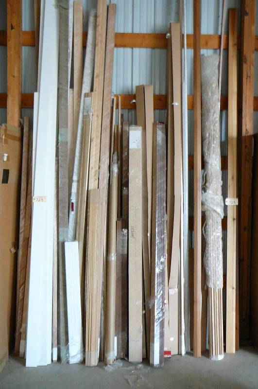 lot 723 image: Large Lot of Mixed TrimMolding