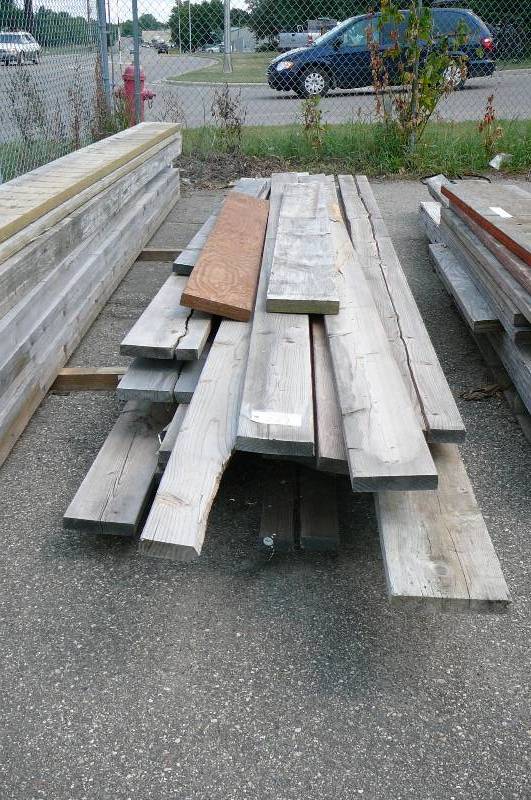 lot 779 image: Lumber- Random Lenghts