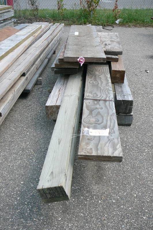 lot 790 image: Lumber, Laminate