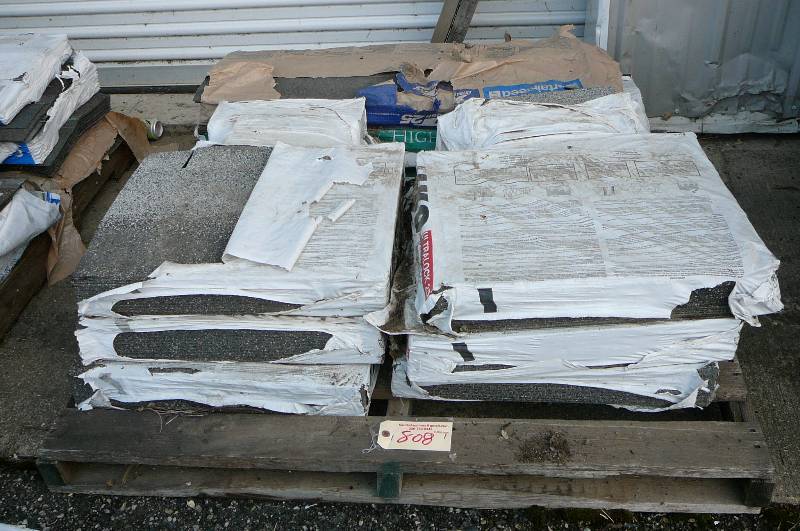 lot 808 image: Shingles  IKO Ultralock 25