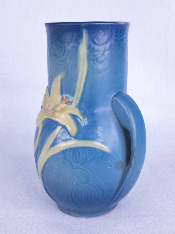 lot 12 image: Roseville Pottery Blue Zephyr Lily Double Handled Vase 130-6