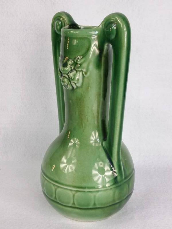 lot 18 image: Desirable Red Wing Art Pottery Double Handled Vase