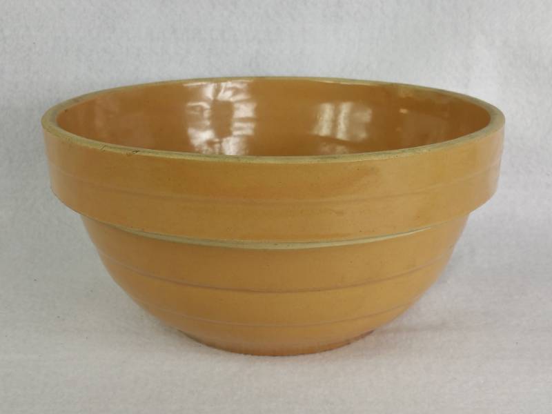 lot 19 image: Antique USA Advertising Mixing Bowl - Hanson Hardware in Zimmerman, Minn