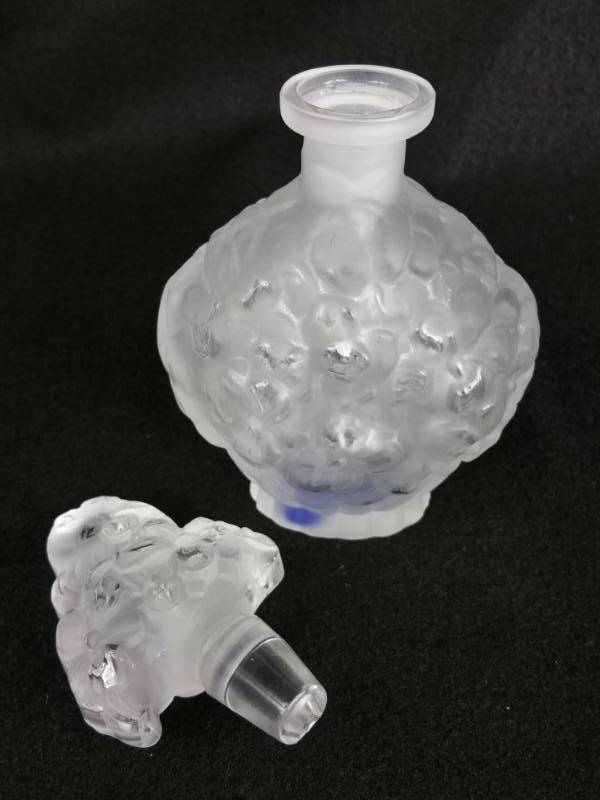 lot 27 image: Ehalama Bohemian Art Nouveau Glass Perfume Bottle with Stopper