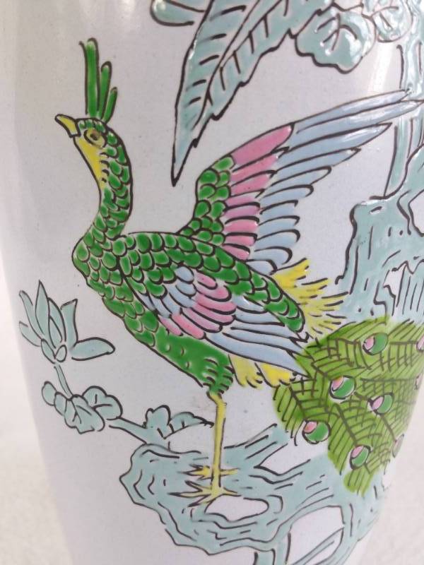 lot 54 image: Nishiki Royal Nippon Peacock Vase