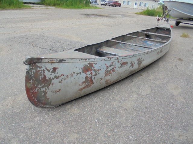 lot 3 image: Canoe