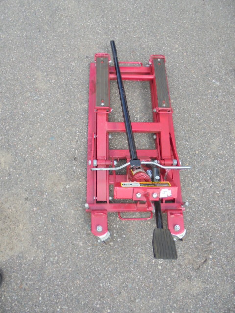 lot 4 image: Motorcycle and ATV Jack