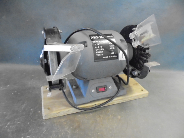 lot 11 image: Bench Grinder