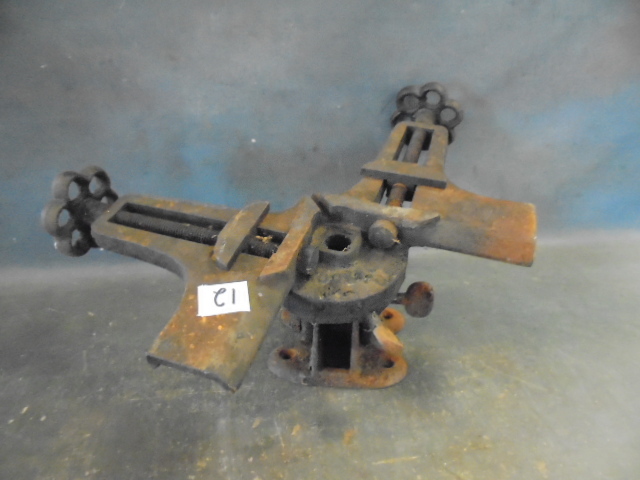 lot 12 image: Corner Clamp