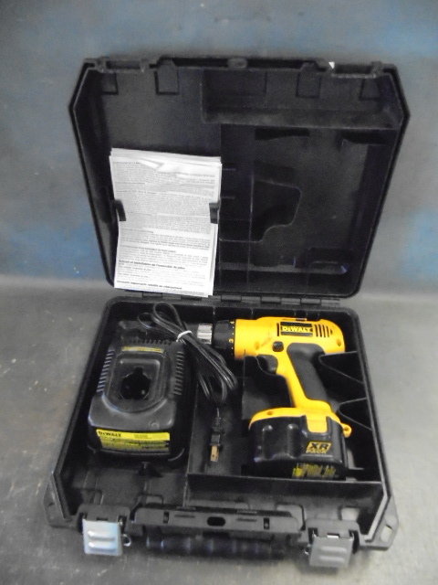 lot 15 image: Dewalt Cordless Drill