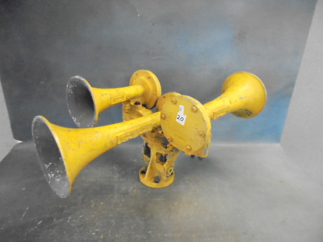 lot 20 image: Train Horn