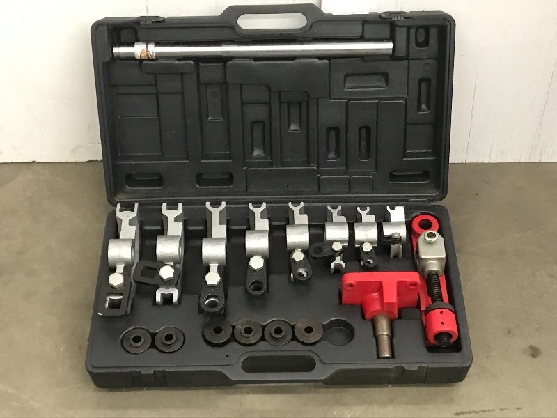 lot 11 image: Commercial Pipe Bending Set