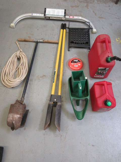 lot 124 image: MISCELLANEOUS TOOLS AND GARAGE ITEMS
