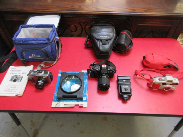 lot 128 image: 3 CAMERAS