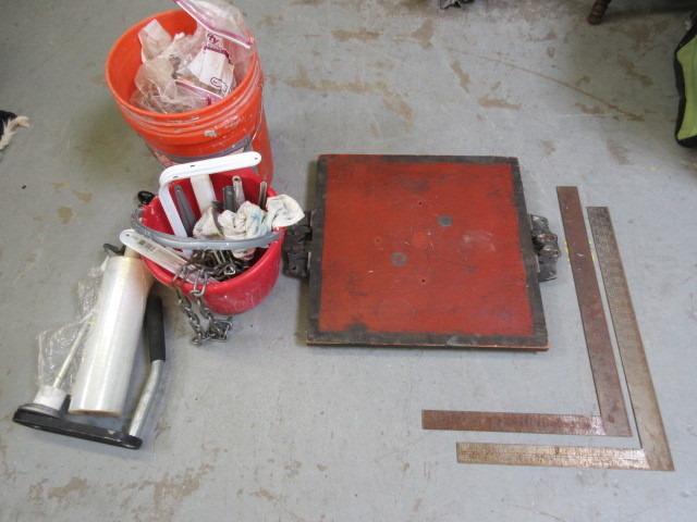 lot 138 image: HANDYMAN ACCESSORIES