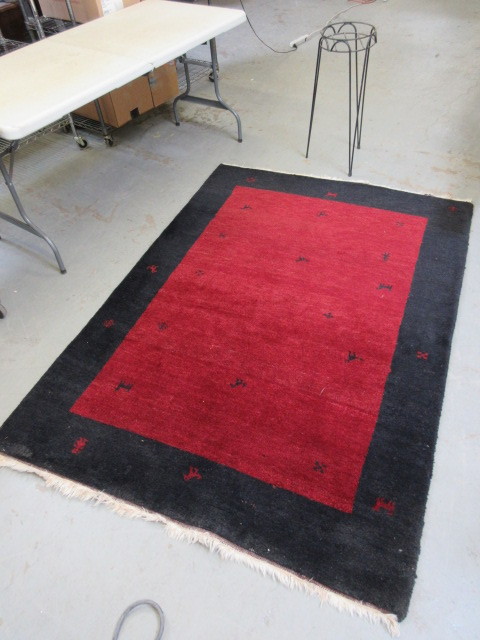 lot 141 image: WOOL AREA RUG & PLANT STAND