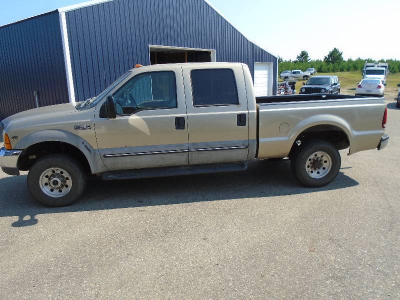 lot 2 image: 2000 Ford F250 Super Duty 4x4