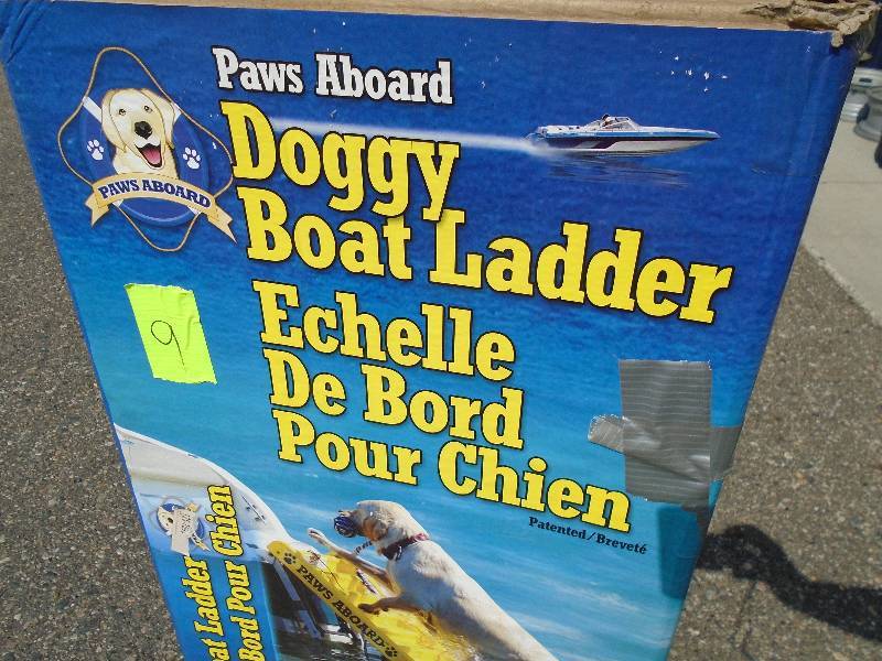 lot 9 image: Doggy Boat Ladder