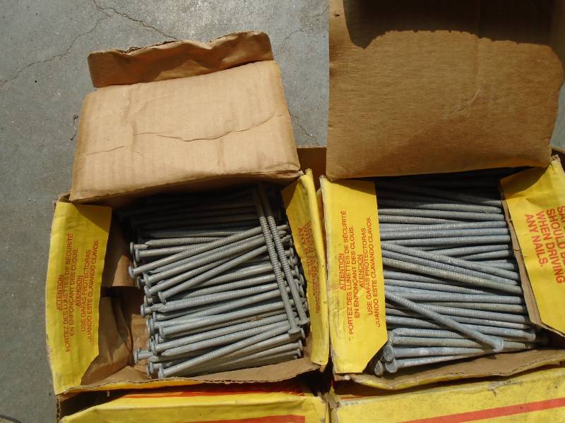 lot 10 image: Nails