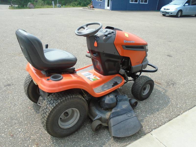 lot 3 image: Husqvarna Riding Lawnmower 2348